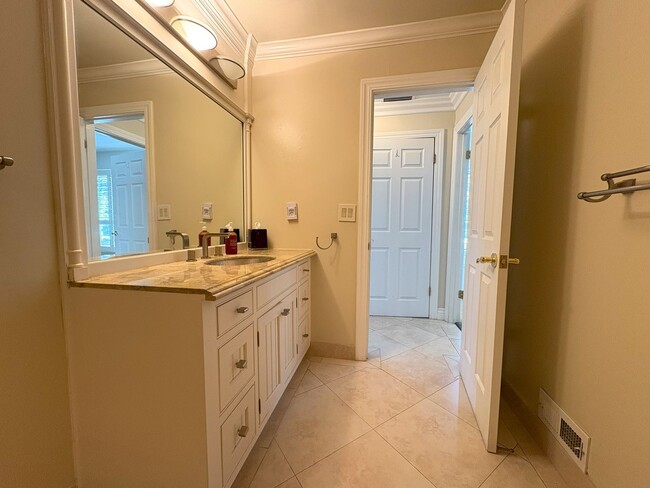 Building Photo - Spacious 4-Bedroom + Office Home in Prime ...