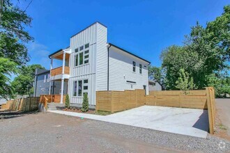 Building Photo - 1808 16th Ave N