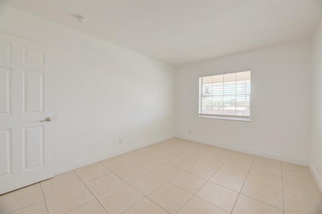 Building Photo - 1017 NW 30th Ct