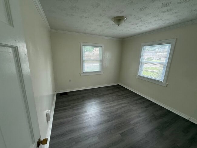 Building Photo - 203 W Elm St