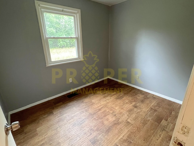 Building Photo - 3 bedrooms 1.5 bathroom