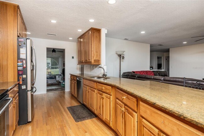 Building Photo - 22481 Southshore Dr