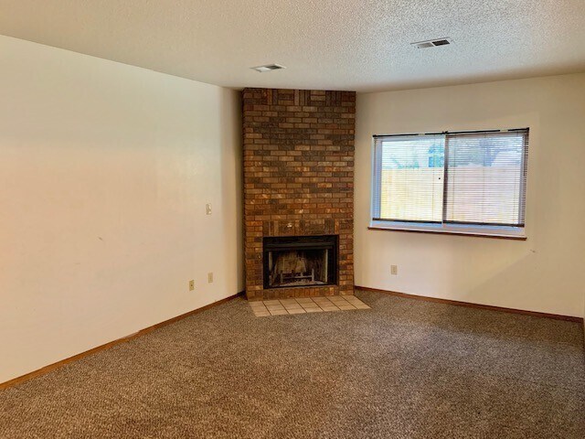 Building Photo - 3 Bed/2.5Bath Townhome in Greeley