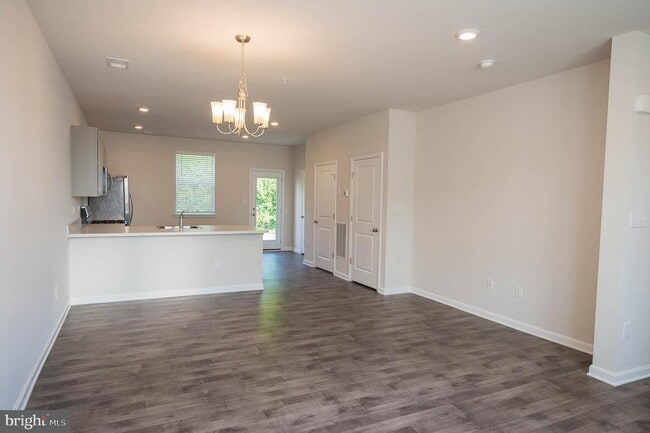 Building Photo - 417 Creekbed Cir