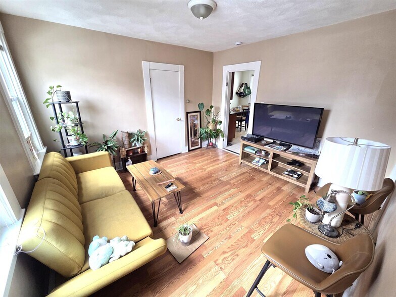 Building Photo - 273 Cardinal Medeiros Ave