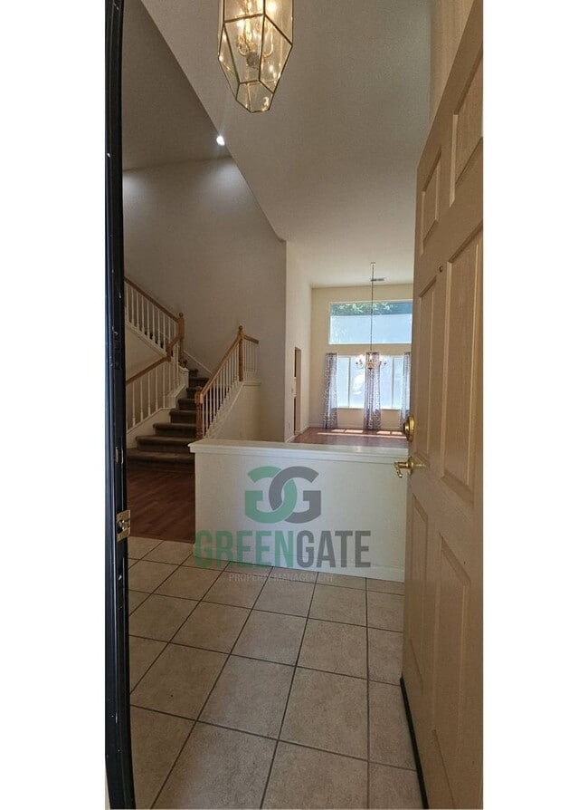 Building Photo - Beautiful 4 Bedroom, 3 Bathroom Home in Tr...