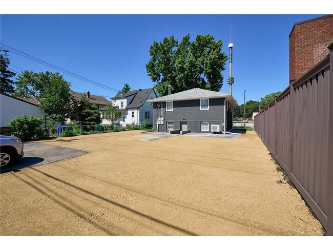Building Photo - 1284 Snelling Ave N