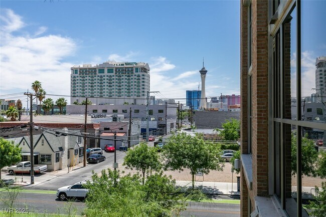 Building Photo - 353 E Bonneville Ave