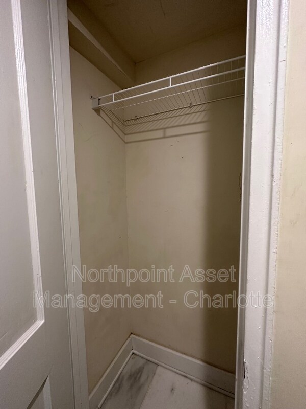 Building Photo - 207 N Dotger Ave