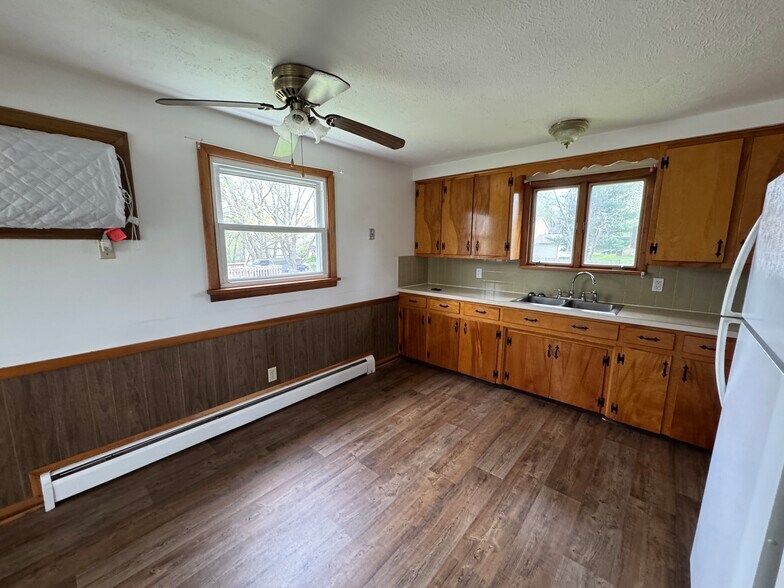 Building Photo - 2224 Tennyson St NW