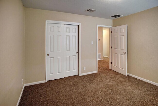 Building Photo - 319 Wildcat Dr