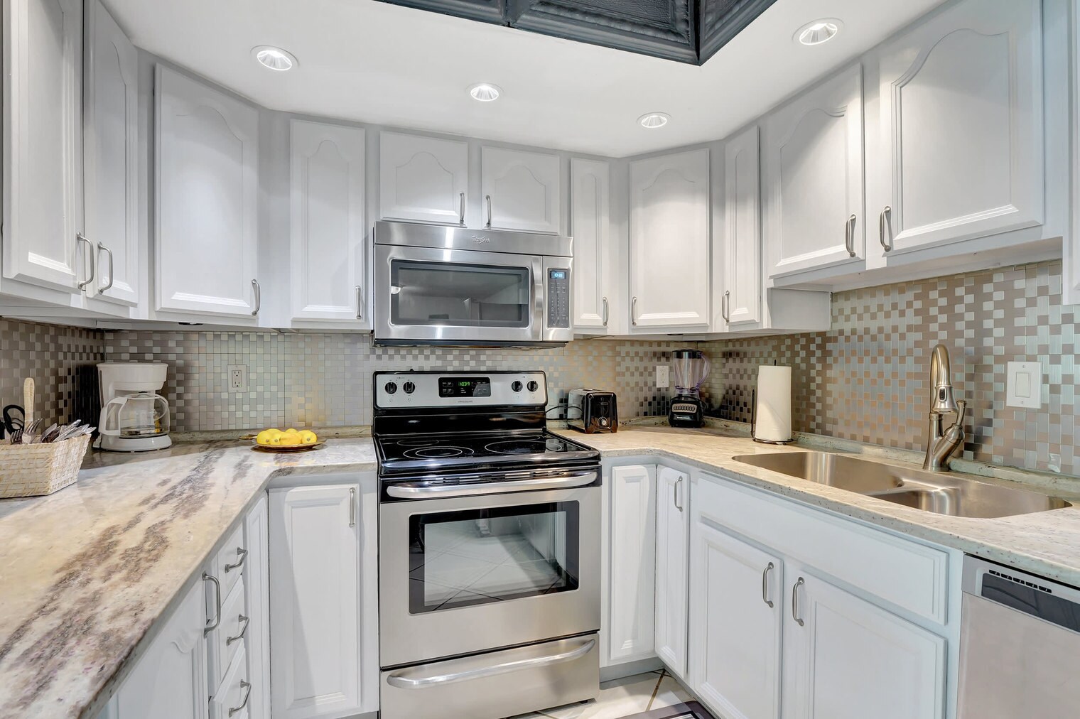 Building Photo - 27526 Los Amigos Ln