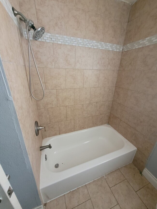 Building Photo - 3026 Sunbeam St