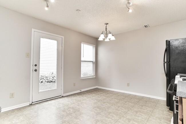 Building Photo - 3 BD + Loft in HSE Schools!