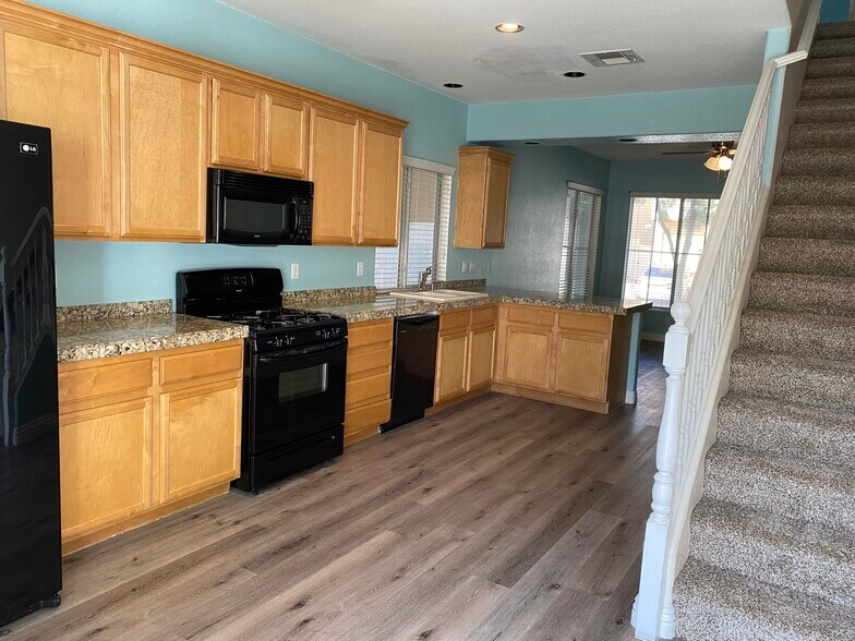 Kitchen - 1599 Evening Spirit Ave