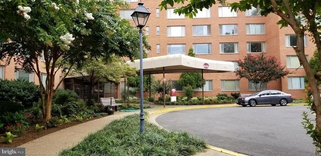 Building Photo - 1111 Arlington Blvd