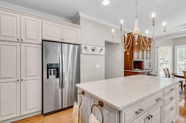 Building Photo - Welcome to the Desirable Landings on Skidaway Island - MIN 6 Month Lease - Fully Furnished