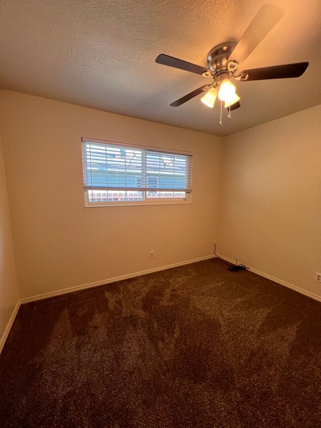 Building Photo - Available right away - 4 bedroom 2 bath