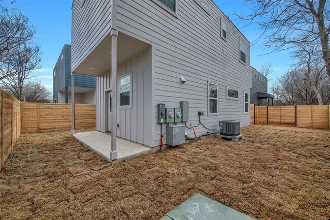 Building Photo - 1104 Begonia Terrace