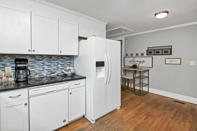 Building Photo - Walkable State Street Gem in the Heart of West Columbia