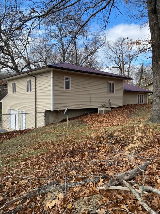 Building Photo - Cozy 3 Bedroom Home with a Bonus Room!