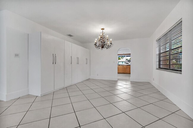 Building Photo - 2427 Sea Island Dr