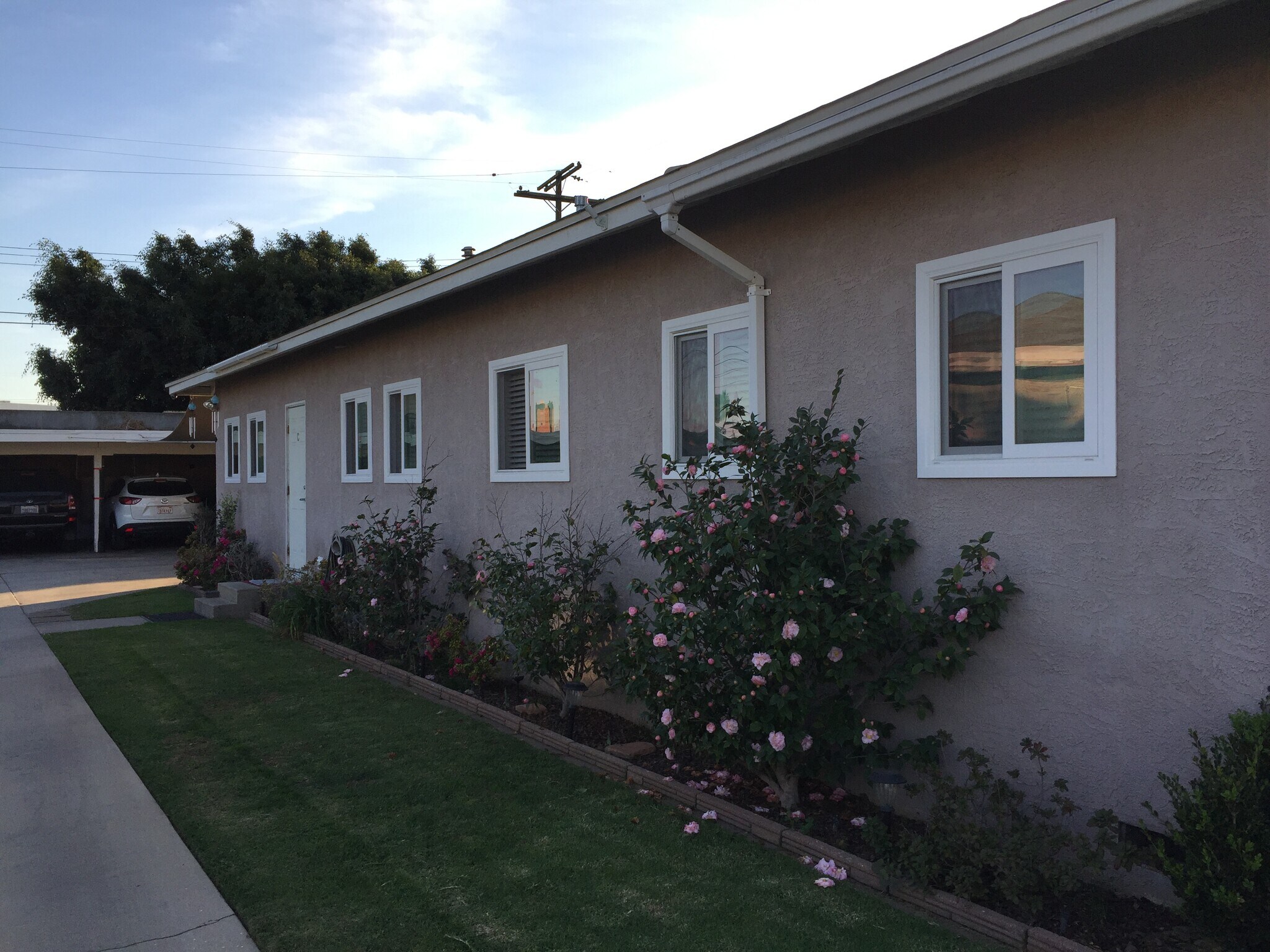 Side view of unit. Carport parking at rear of property. - 840 W 168th St