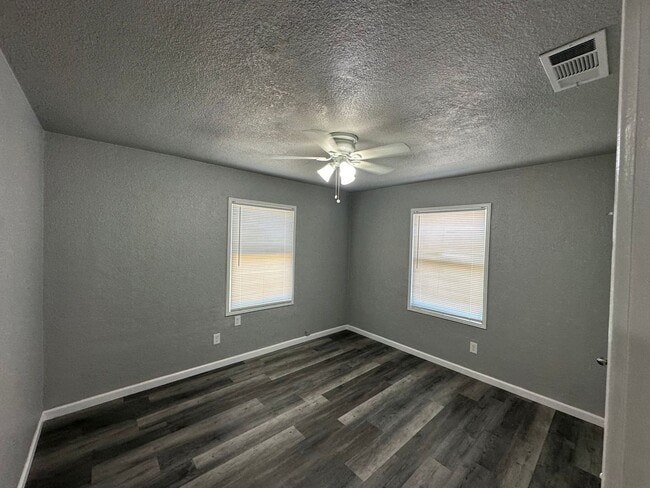Building Photo - APPLY FOR THIS BEAUTIFUL HOME TODAY!