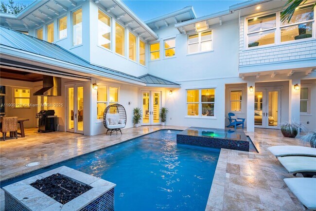 Building Photo - 545 SW Indianola St