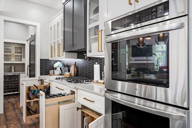 Building Photo - 9004 W 148th St