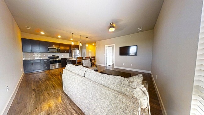 Interior Photo - 32 E Green Street