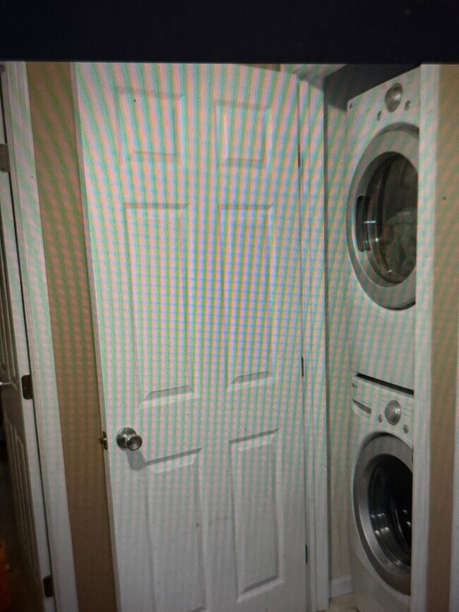 Building Photo - 11217 North Oakwood Drive