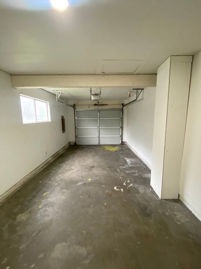 Building Photo - 20/22 Poplar Ave.