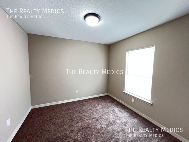 Building Photo - 485 Marion Oaks Ln