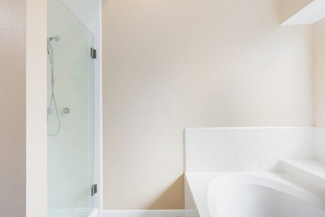 Building Photo - 2922 Abbey Field Dr