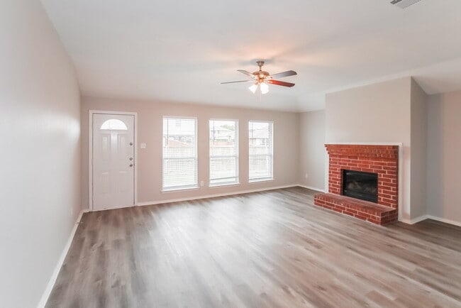 Building Photo - 605 Canyon Pl