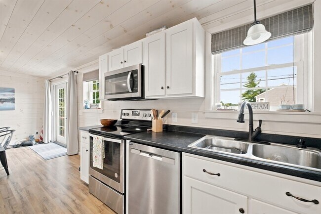 Building Photo - 74 Blackmore Pond Cir