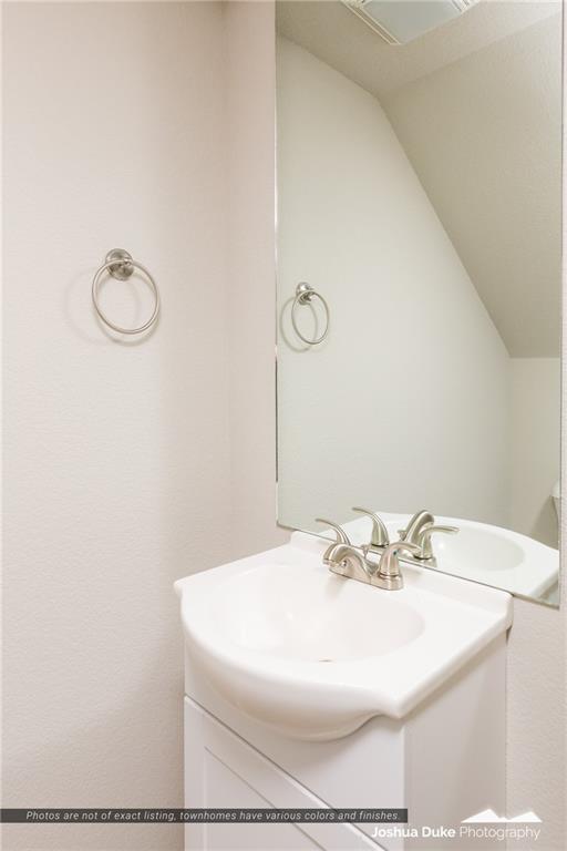 Building Photo - 1654 N Izard Ln