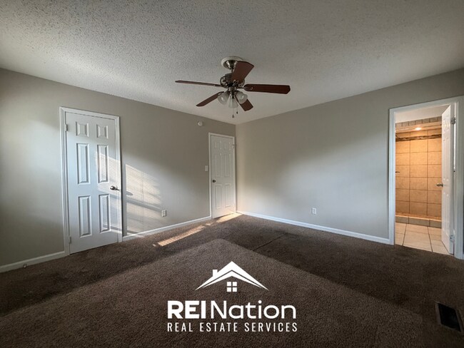 Building Photo - ACT FAST! 3BR/2BA in Birmingham | Vaulted Ceilings & Fireplace | 2-Car Garage!