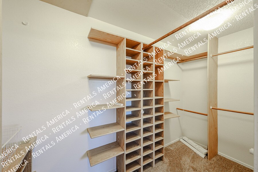 Building Photo - 1817 N Palm Dr