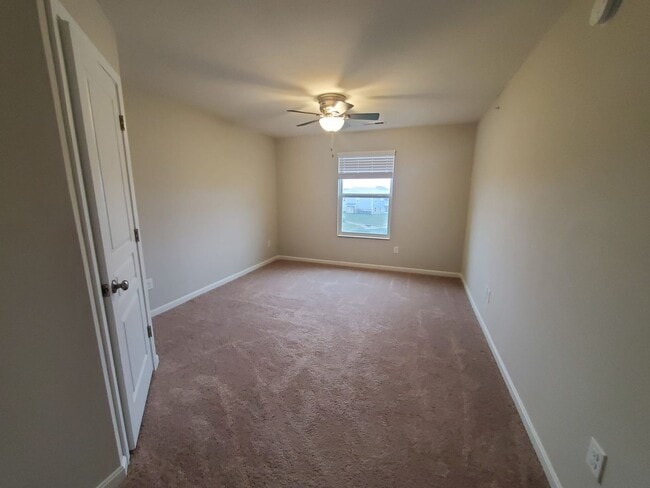 Building Photo - Beautiful 2 bedroom condo near Austin Landing!