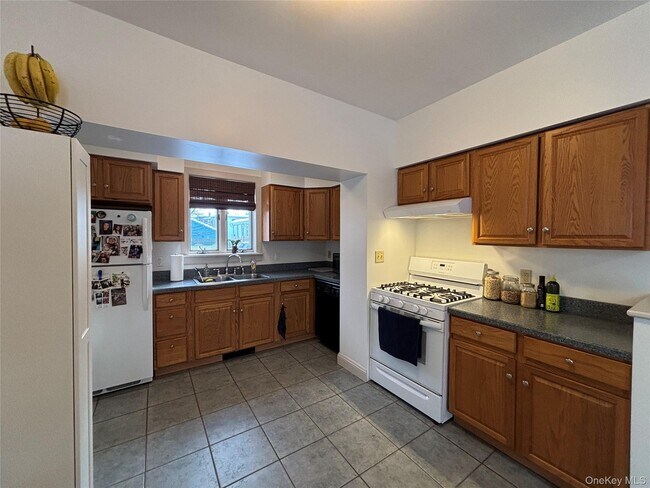 Building Photo - 11 W Bridge St