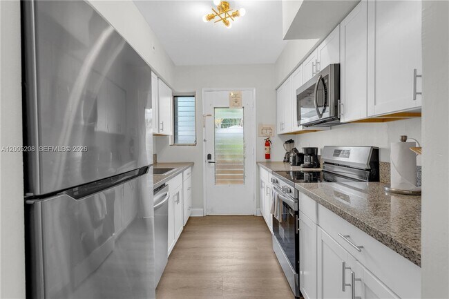 Building Photo - 10006 E Bay Harbor Dr