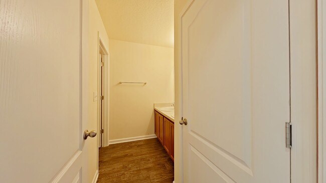 Building Photo - Gorgeous 5 Bedroom Home in Alta Lakes!