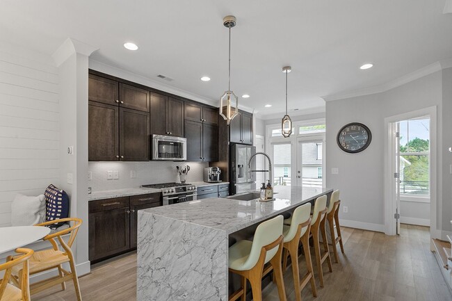 Building Photo - Stunning 3BD, 3.5BA Raleigh Townhome on a ...