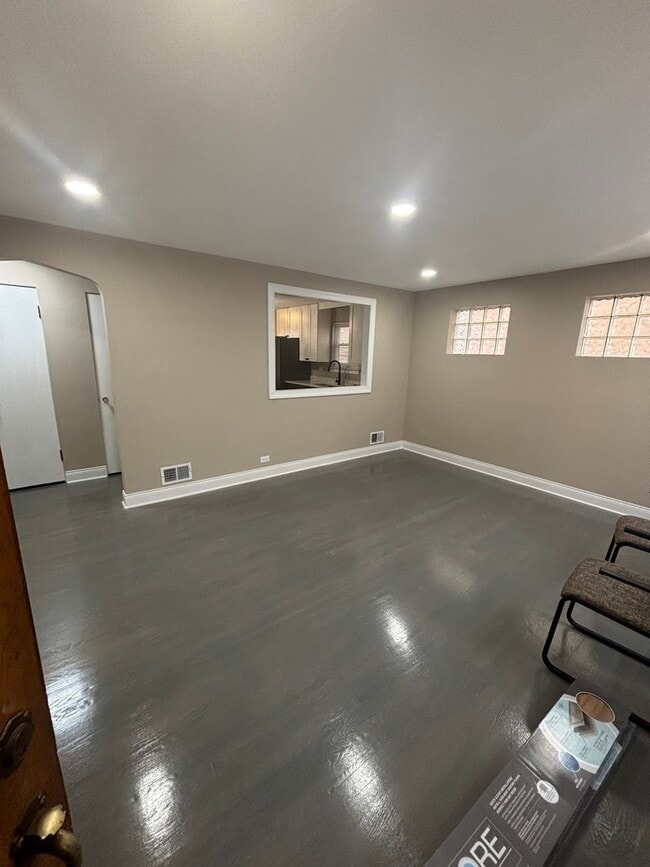 Building Photo - 3334 Prairie Ave