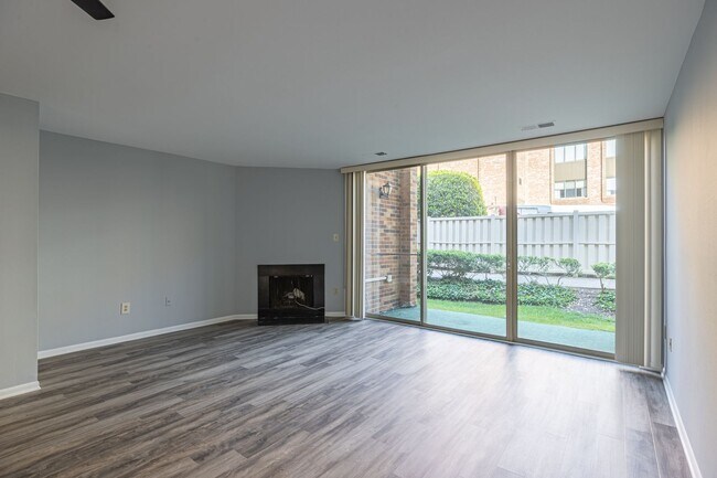 Building Photo - 2 BR/1.5 BA | 1,200 Sq. Ft. | One Block to Metro