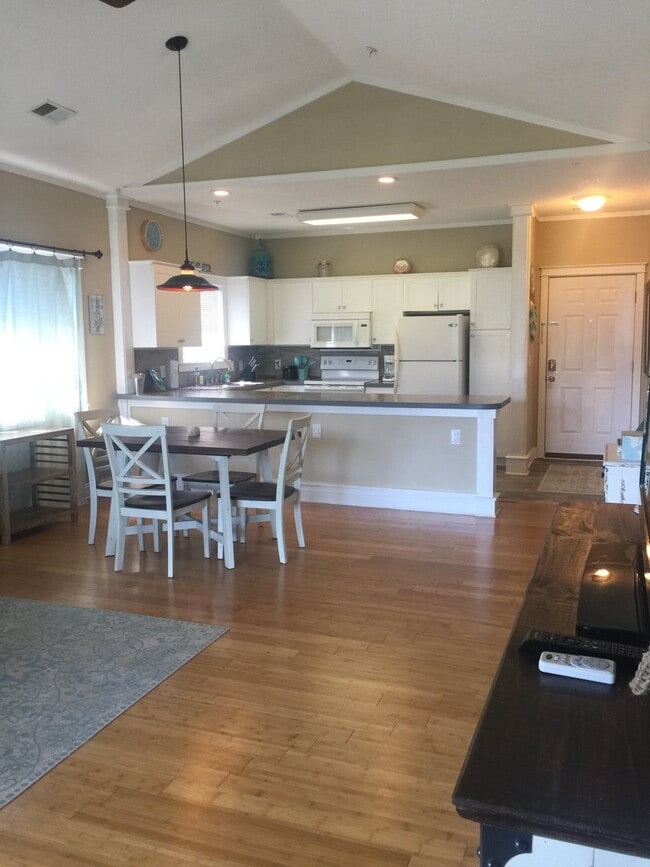 Building Photo - Azalea Lakes - Fully Furnished Long Term Rental in Myrtle Beach, SC