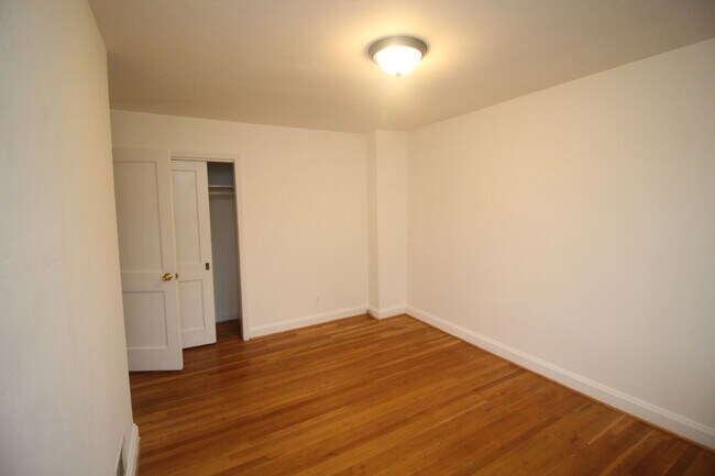 Building Photo - Lovely Towson 3bd/2ba Rowhome w/ CAC & W/D...