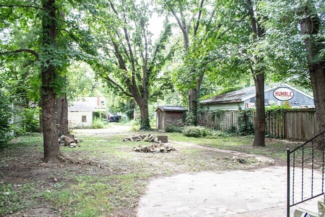 Building Photo - Italian Estates Property Management